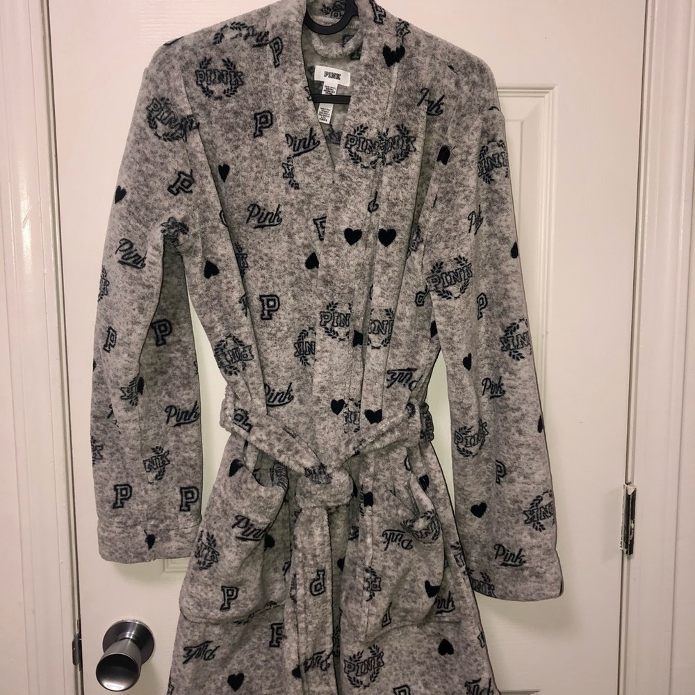 🖤PINK victoria’s secret bathrobe